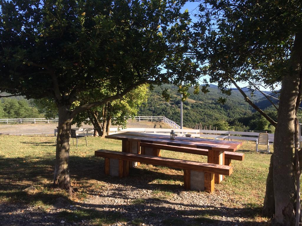 Agriturismo Dei Legi San Pietro Vara Eksteriør bilde