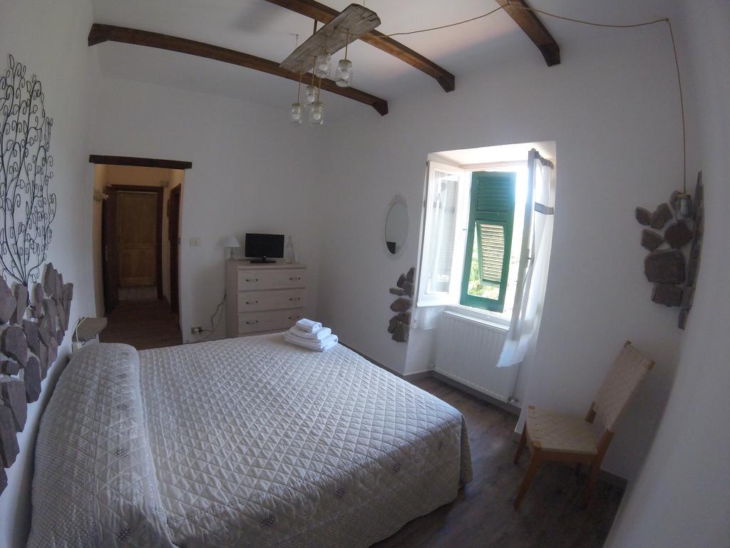 Agriturismo Dei Legi San Pietro Vara Eksteriør bilde