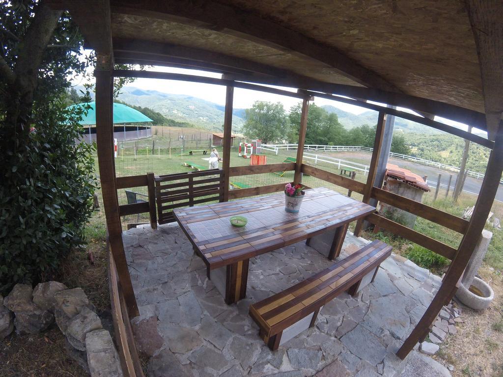 Agriturismo Dei Legi San Pietro Vara Eksteriør bilde