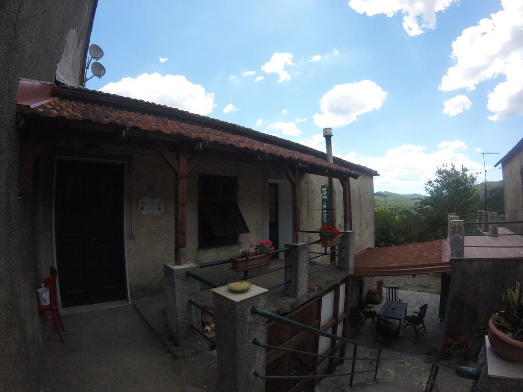Agriturismo Dei Legi San Pietro Vara Eksteriør bilde